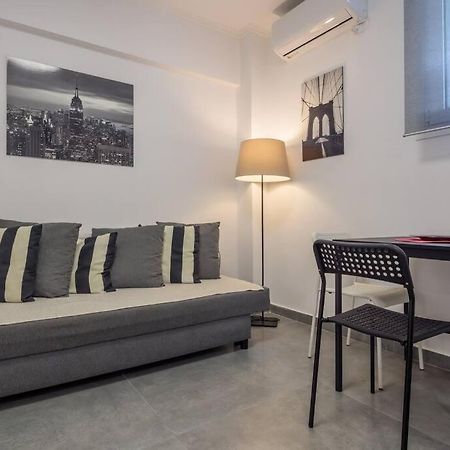 Hilton Area Brand New Comfortable Apartment Афины Экстерьер фото