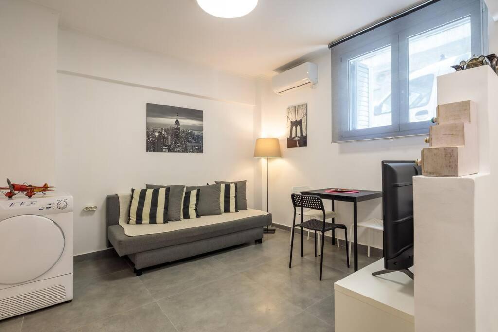 Hilton Area Brand New Comfortable Apartment Афины Экстерьер фото