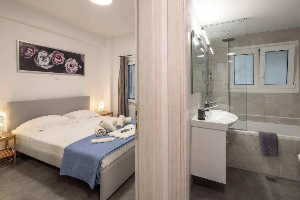 Hilton Area Brand New Comfortable Apartment Афины Экстерьер фото